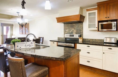 Canmore Condo | Marvellous Mountain Condo – Pool & Hot Tub