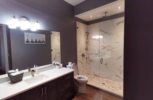 Langley Villa | Massive Langley Villa for groups and weddings! Private banquet space on property