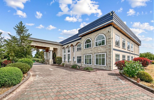 Richmond House | Massive Luxury Estate Mansion with Indoor Pool, Gym & AC