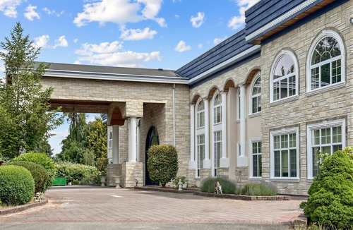 Richmond House | Massive Luxury Estate Mansion with Indoor Pool, Gym & AC