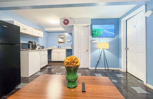 Far Rockaway Apartment | MASTER SUITE Studio- Private Entrance and Bathroom