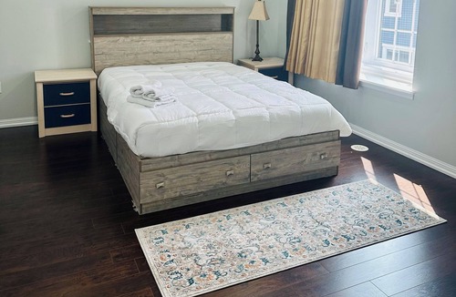Mount Pleasant House | Masterbedroom Master-Sweet in Brampton