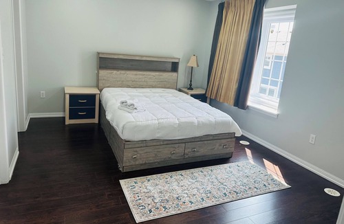 Mount Pleasant House | Masterbedroom Master-Sweet in Brampton