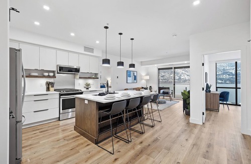 McKinley Condo | McKinley Beach. Sleeps 4. Lakeview. 1200sq ft.