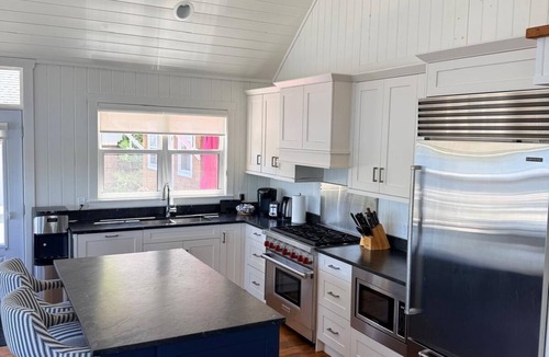 The Archipelago Cottage | McLaren Island Waterfront Private Cottage