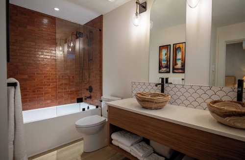 Regional District of Nanaimo Hotel | Mediterranean Suite 201 B - The Agora a Boutique Hotel
