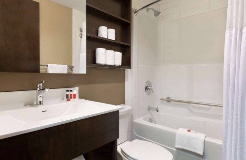 Estevan Hotel | Microtel Inn & Suites by Wyndham Estevan