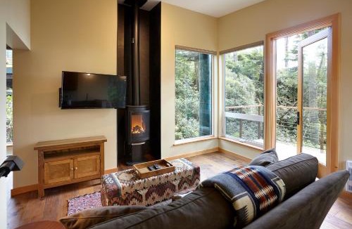 Tofino Cabin | Middle Beach Lodge