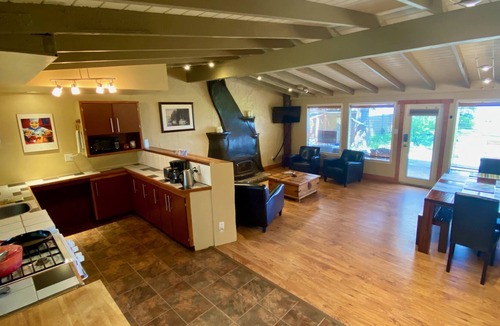 Comox House | Mile O'Sand Cottage on Kye Bay Beach Comox.