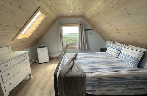 Clinton Cottage | Minutes To The Beach! 2 Bedroom Cozy Cottage In Anne's Land