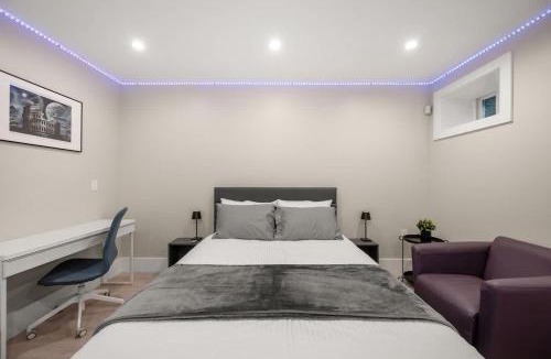 Sunset Hotel | Modern 1 Bed Suite Easy Transit to Downtown and YVR