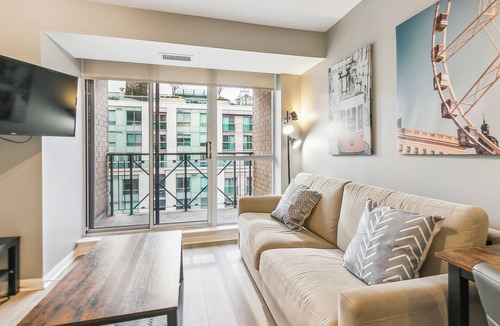 Downtown Toronto Apartment | Modern 1-BR Condo DT Toronto