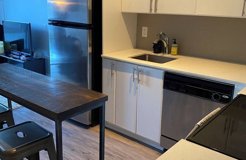 Fashion District Apartment | Modern 1 BR Near CN Tower - 10 Min Walk