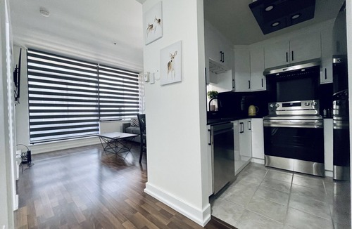 Downtown Vancouver Condo | Modern 1BD condo in the heart of downtown