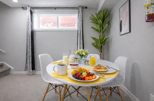 Northwest Calgary House | Modern 1BR Suite Sleeps 3-4 in Near YYC Calgary Airport