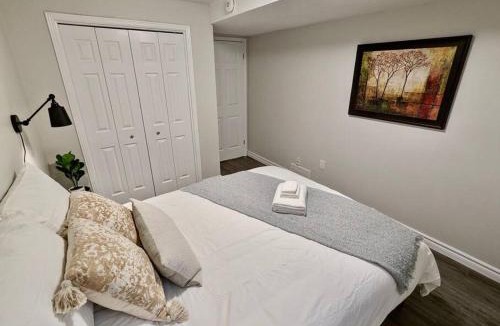 St. Catharines House | Modern 2 BDR Guest Suite in St Catharines Niagara