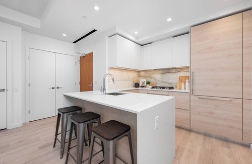 Downtown New Westminster Condo | Modern 2-bedroom condo with amazing water views