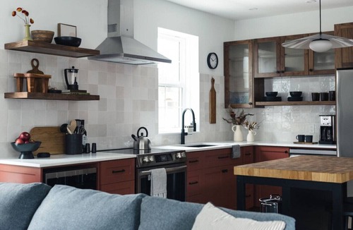 Kaslo Condo | Modern 2 bedroom apartment located in a building built in 1896