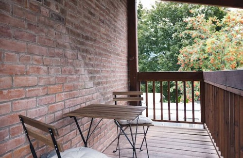 Kaslo Condo | Modern 2 bedroom apartment located in a building built in 1896