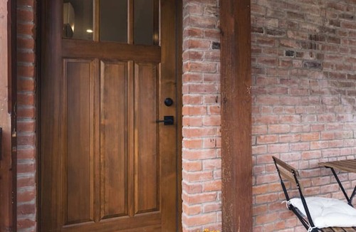 Kaslo Condo | Modern 2 bedroom apartment located in a building built in 1896