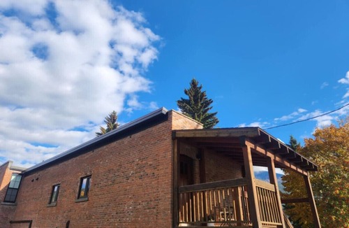 Kaslo Condo | Modern 2 bedroom apartment located in a building built in 1896