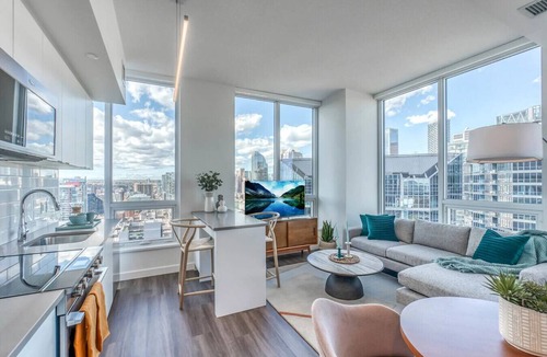 Victoria Park Apartment | Modern 2-Bedroom near Downtown | BLVD Beltline