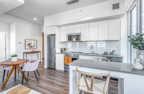 Victoria Park Apartment | Modern 2-Bedroom near Downtown | BLVD Beltline