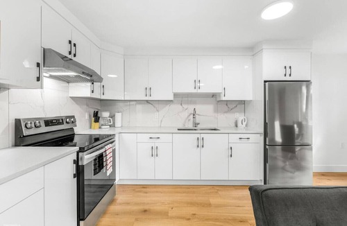 District of North Vancouver Condo | Modern 2-BR/Near Capilano Suspension Bridge