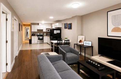 Fleetwood House | Modern 2br guest suite in Fleetwood Surrey