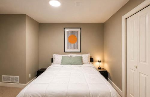 Fleetwood House | Modern 2br guest suite in Fleetwood Surrey