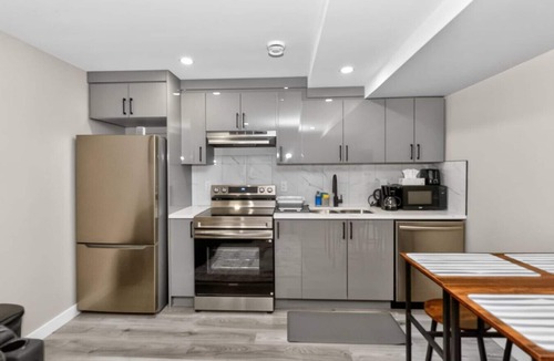 Highland Park House | Modern 2BR Vacation Rental | Private Entrance, Near Airport, Downtown, SAIT & UofC - 4326 – DN