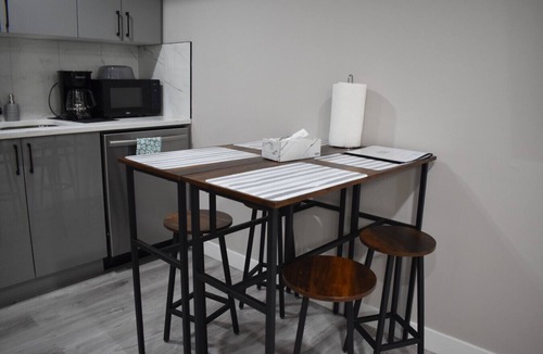 Highland Park House | Modern 2BR Vacation Rental | Private Entrance, Near Airport, Downtown, SAIT & UofC - 4326 – DN