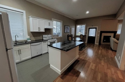 Southwest Mission House | Modern 2BR Walk-Out Suite | 2 Baths | UpperMission
