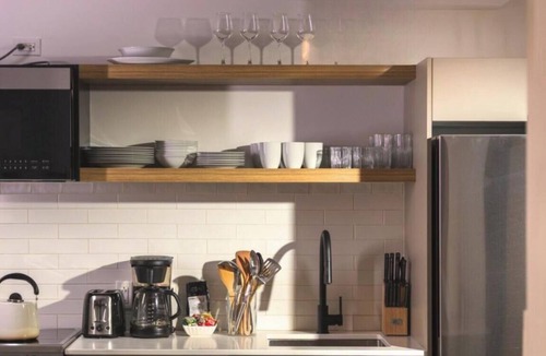 Shaughnessy Village Apartment | Modern 3 Bedroom Downtown Flat with Parking