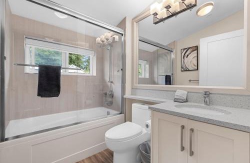Riley Park-Little Mountain House | Modern 3BR Lane House Vancouver