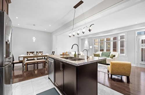 Brampton House | Modern 4BR Home Foosball Relaxing Family Retreat