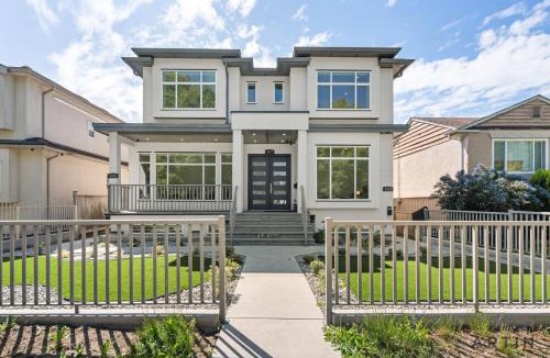 East Side House | Modern 6BR Home - Ideal for Quiet Family Holidays