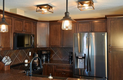 Radium Hot Springs Apartment | Modern and Bright 2BDR/2BR Condo with Mountain Views