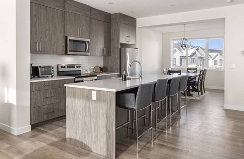 Calgary House | Modern and Luxurious Entire 3 Bedroom + 2 Bath