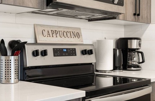 West Hillhurst Apartment | Modern and Pet-Friendly 1Br Suite Near Downtown