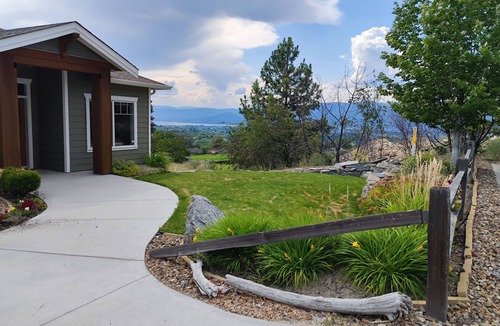 Black Mountain House | Modern and spacious 2 beds and 2 baths suite with fantastic view for 1-5 guests
