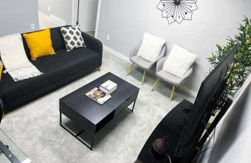 Transcona House | Modern Basement Suite with Comforts