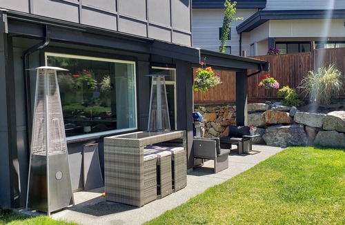 Bear Mountain Resort House | Modern Bear Mountain Getaway