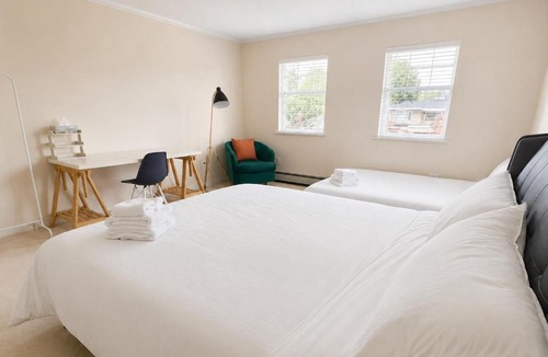 Arbutus Ridge House | Modern bedroom with Ensuite Bath near Kitsilano