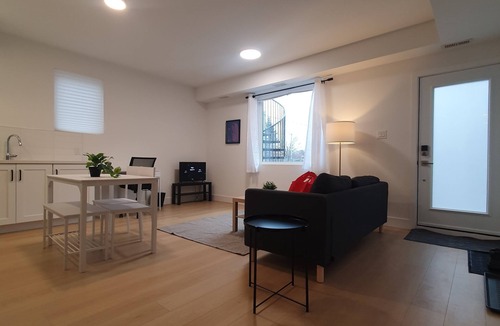 Woodbine Heights Apartment | Modern Bright 2BR Apartment Close to Transit