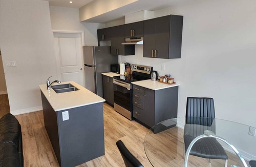 Cambridge House | Modern, bright and private 2 bedroom, 2 full bathroom