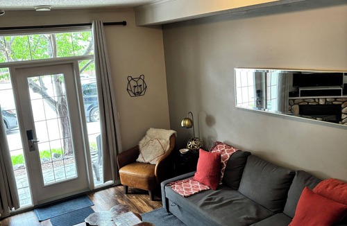 Cougar Creek Ski Chalet | Modern Cabin with Swimming Pool Canmore/Banff