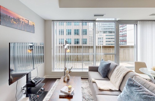 Downtown Toronto Apartment | Modern Central 1-BR Condo in DT Toronto