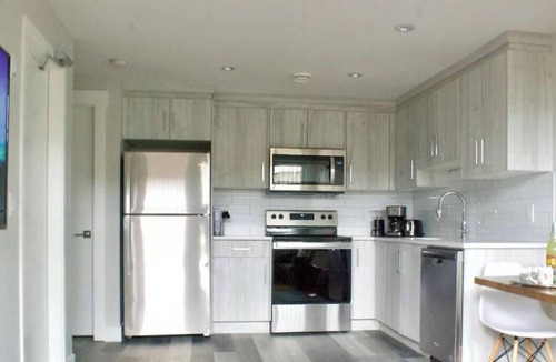 Southwest Calgary Apartment | Modern City Basecamp Near Mts