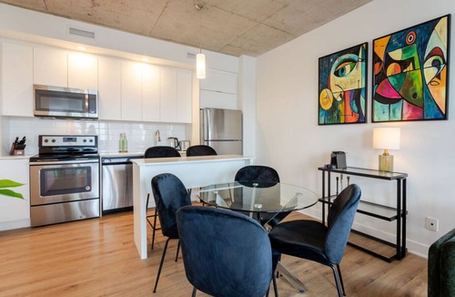 Quartier des Spectacles Apartment | Modern City Escape + Parking Included
